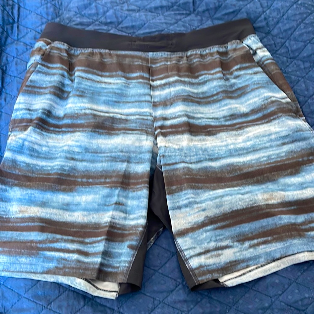 Lululemon blue, grey and charcoal striped linerless T.H.E. shorts 9 inch
